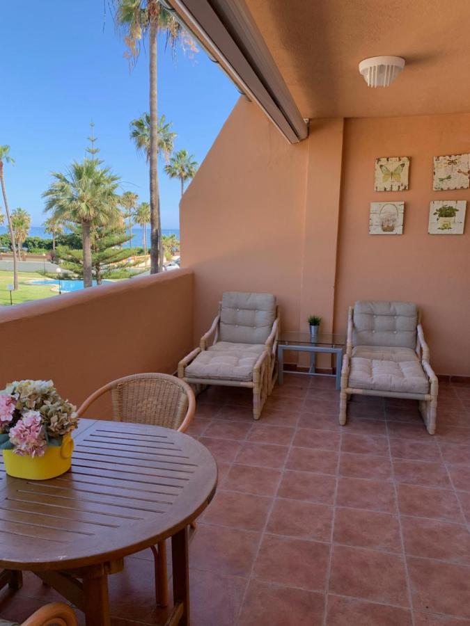 Primera Linea De Playa En Chapas Marbella